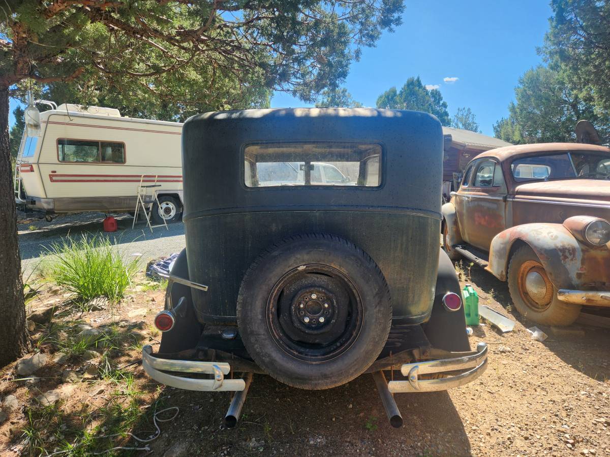 Chrysler-1932-black-3