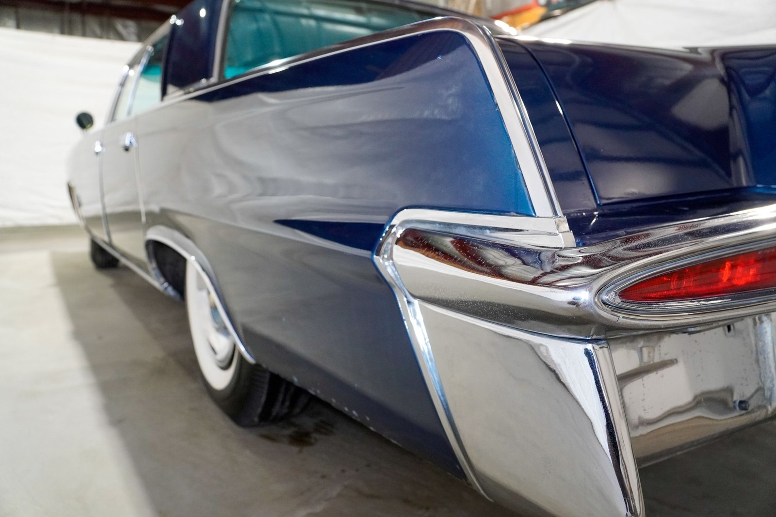 Chrysler-200-Series-1964-Sedan-26