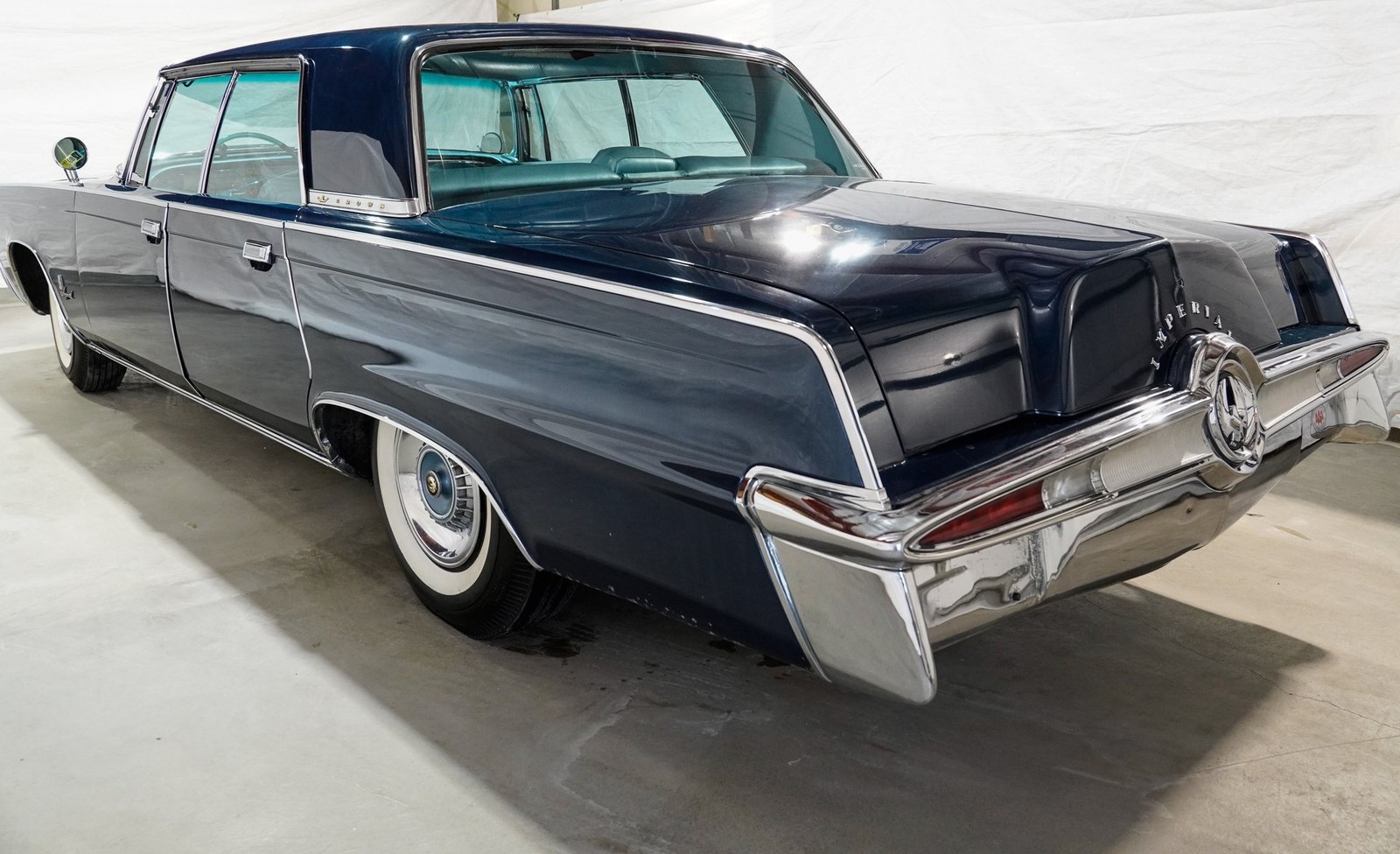 Chrysler-200-Series-1964-Sedan-4