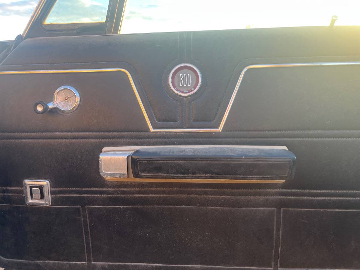 Chrysler-300-1969-black-6