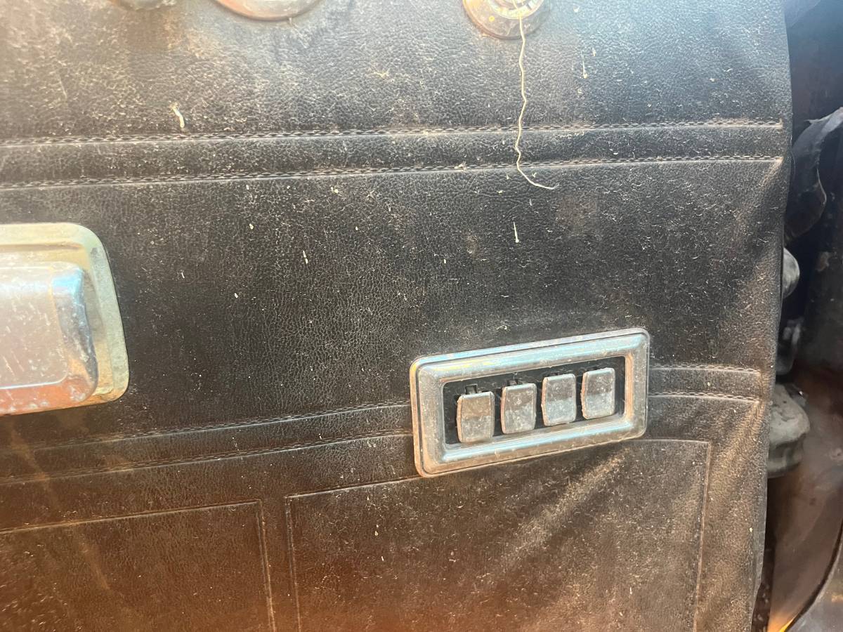 Chrysler-300-1969-black-7