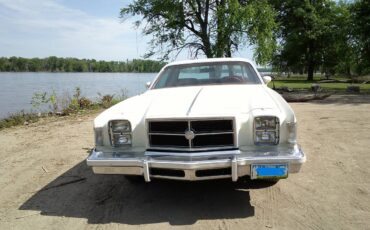 Chrysler-300-1979-white-1