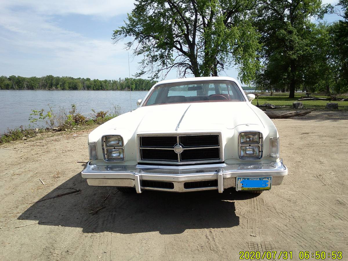 Chrysler-300-1979-white-1