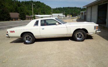 Chrysler-300-1979-white-3