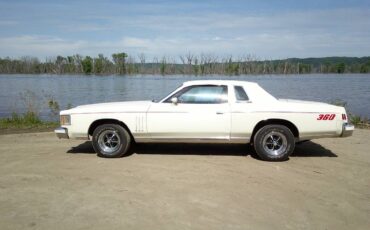 Chrysler-300-1979-white