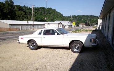 Chrysler-300-1979-white-9