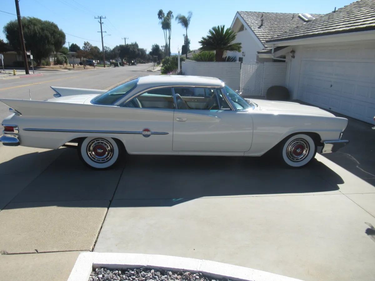 Chrysler-300g-1961-Alaskan-White-Cream-10