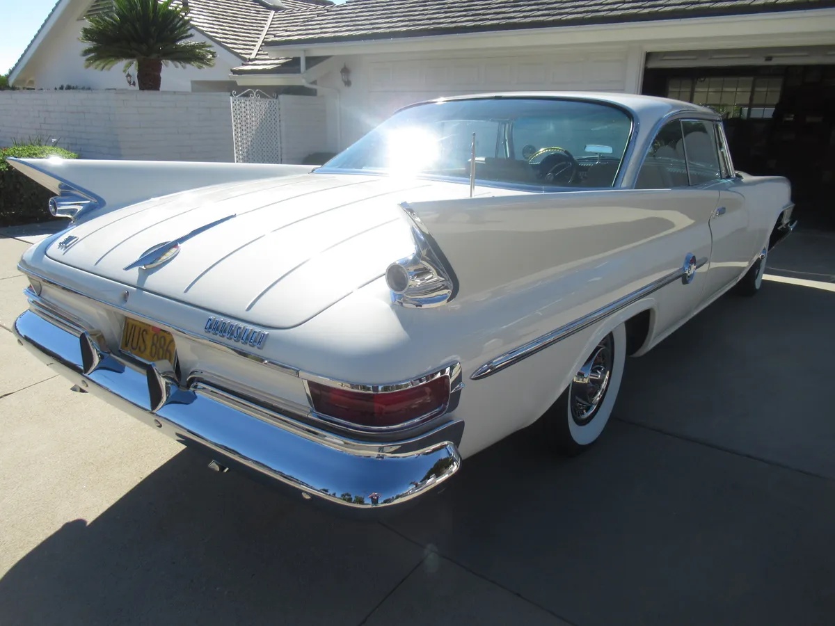 Chrysler-300g-1961-Alaskan-White-Cream-12