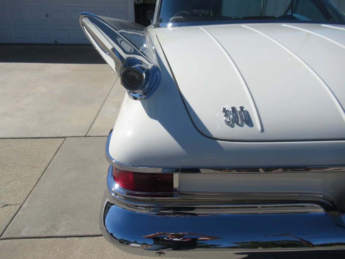 Chrysler-300g-1961-Alaskan-White-Cream-14
