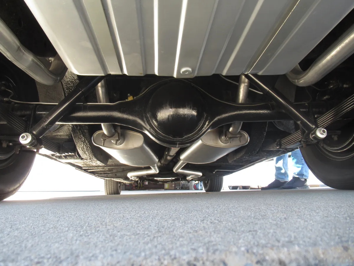 Chrysler-300g-1961-Alaskan-White-Cream-15