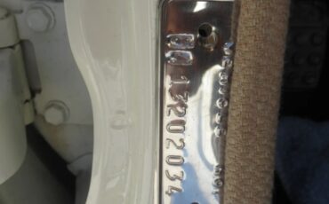 Chrysler-300g-1961-Alaskan-White-Cream-16