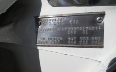 Chrysler-300g-1961-Alaskan-White-Cream-17