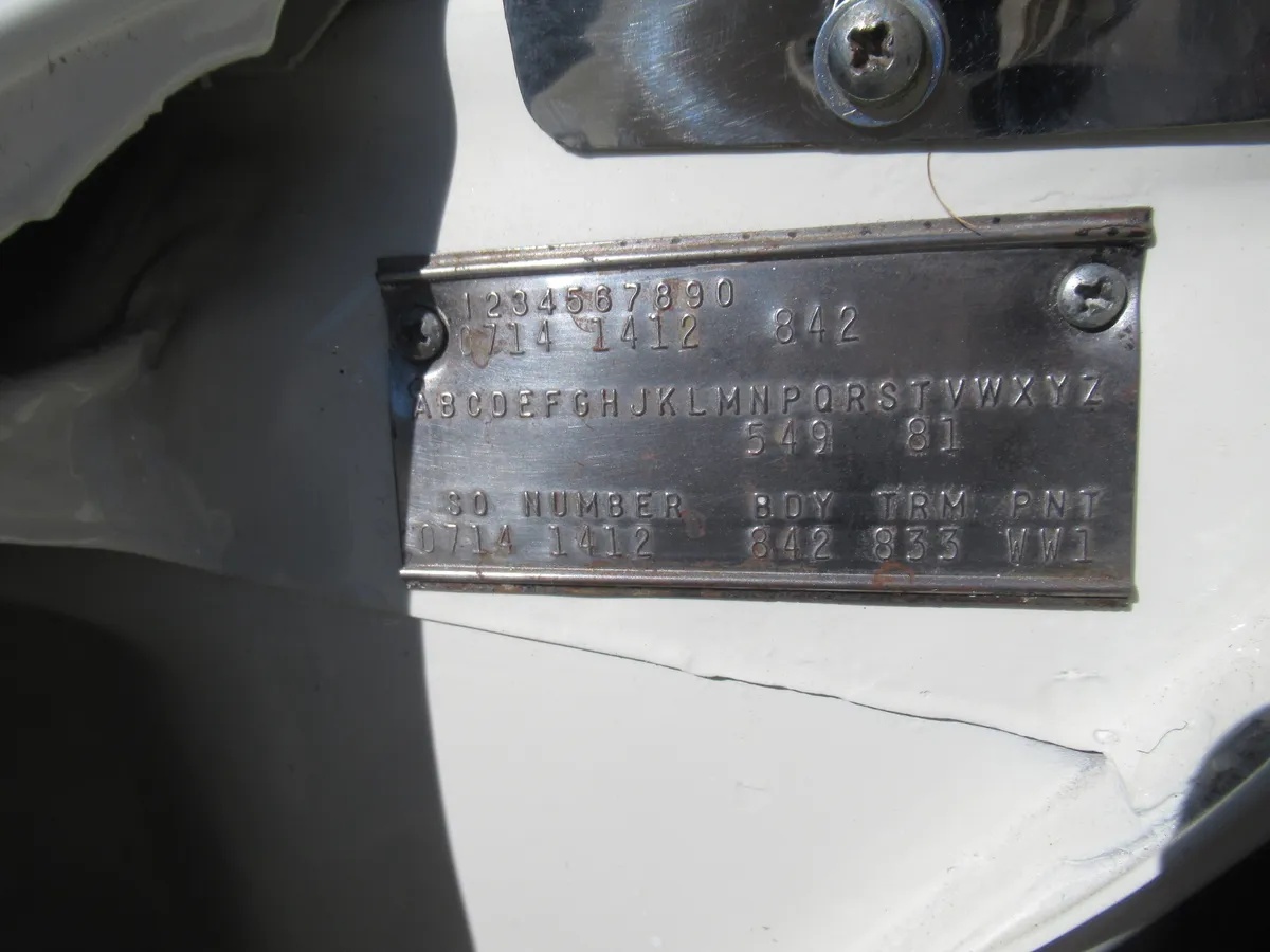 Chrysler-300g-1961-Alaskan-White-Cream-17