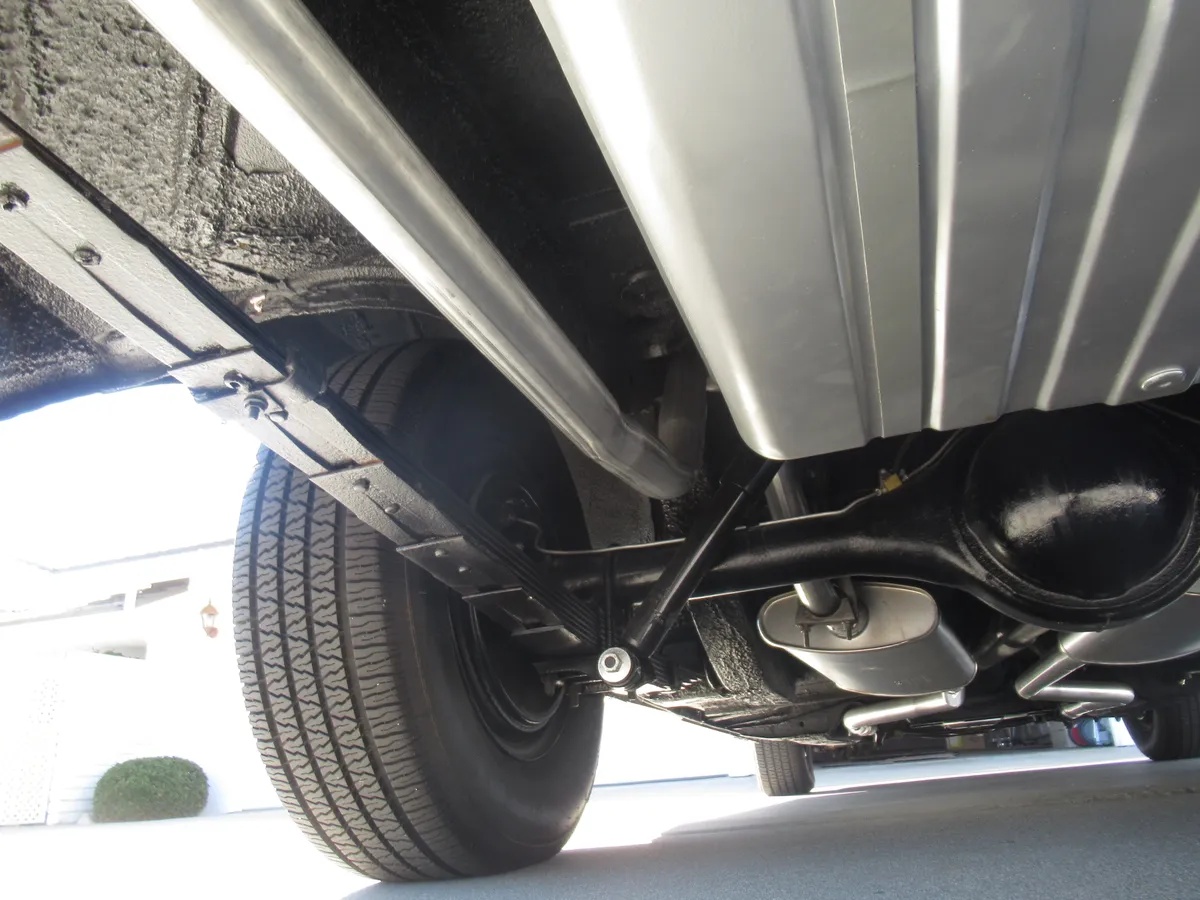 Chrysler-300g-1961-Alaskan-White-Cream-2