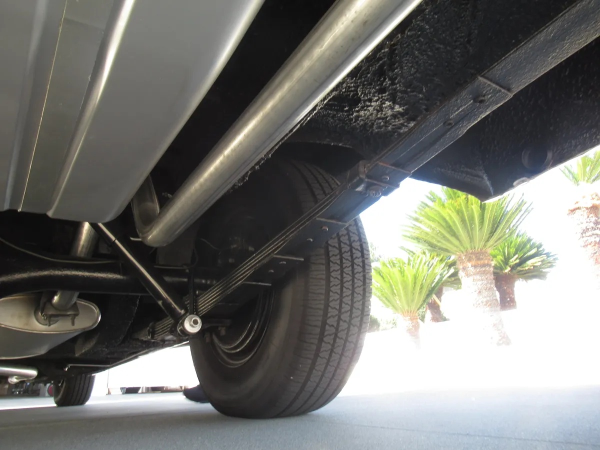 Chrysler-300g-1961-Alaskan-White-Cream-3