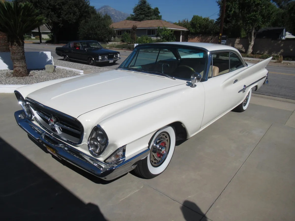 Chrysler-300g-1961-Alaskan-White-Cream-5