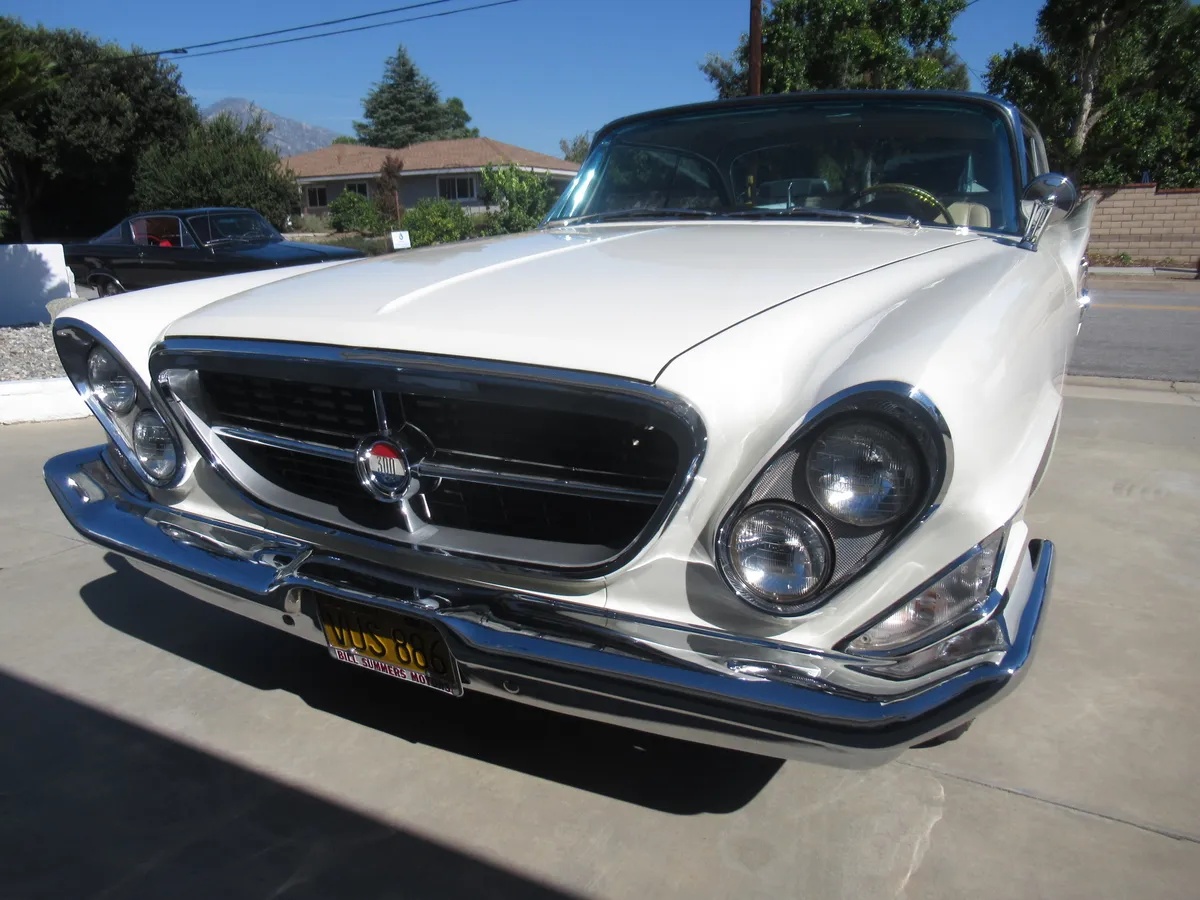 Chrysler-300g-1961-Alaskan-White-Cream-8