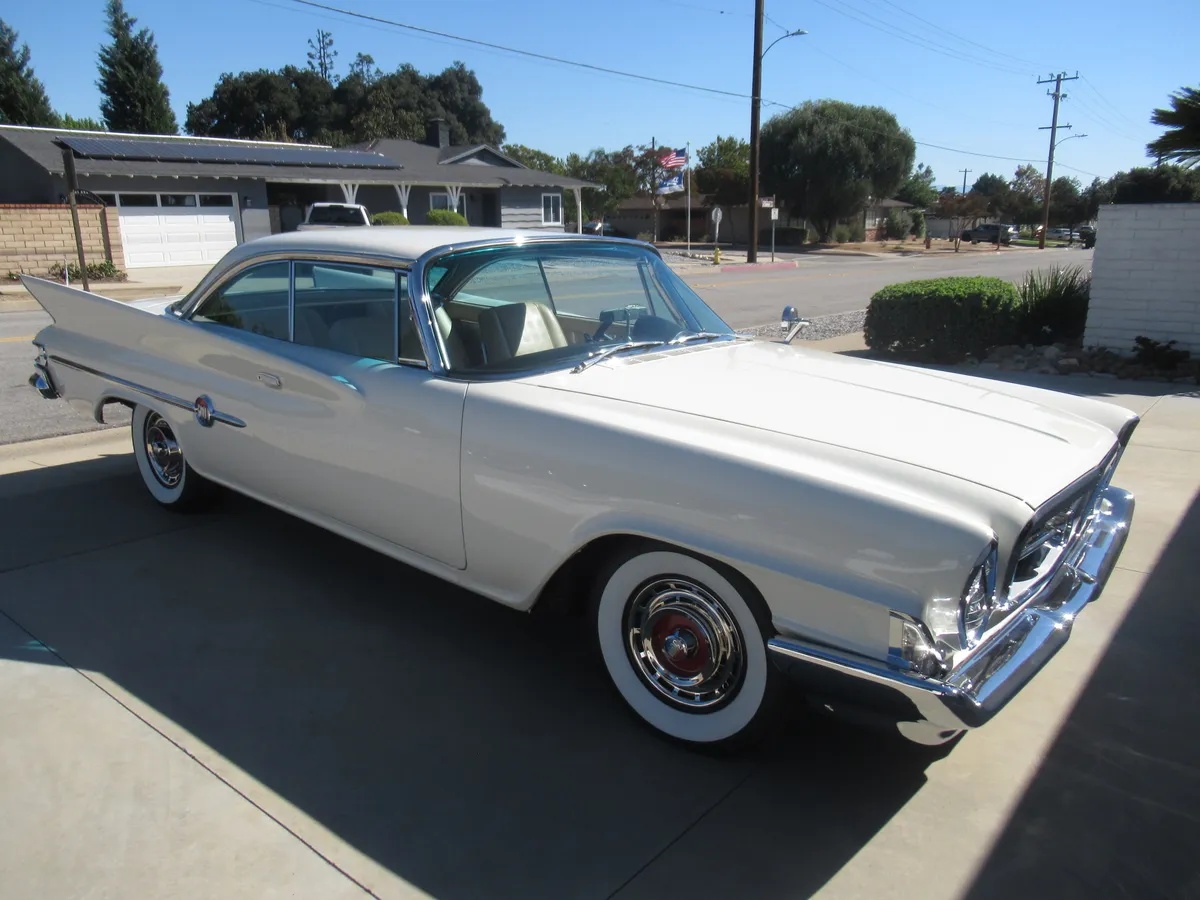 Chrysler-300g-1961-Alaskan-White-Cream-9