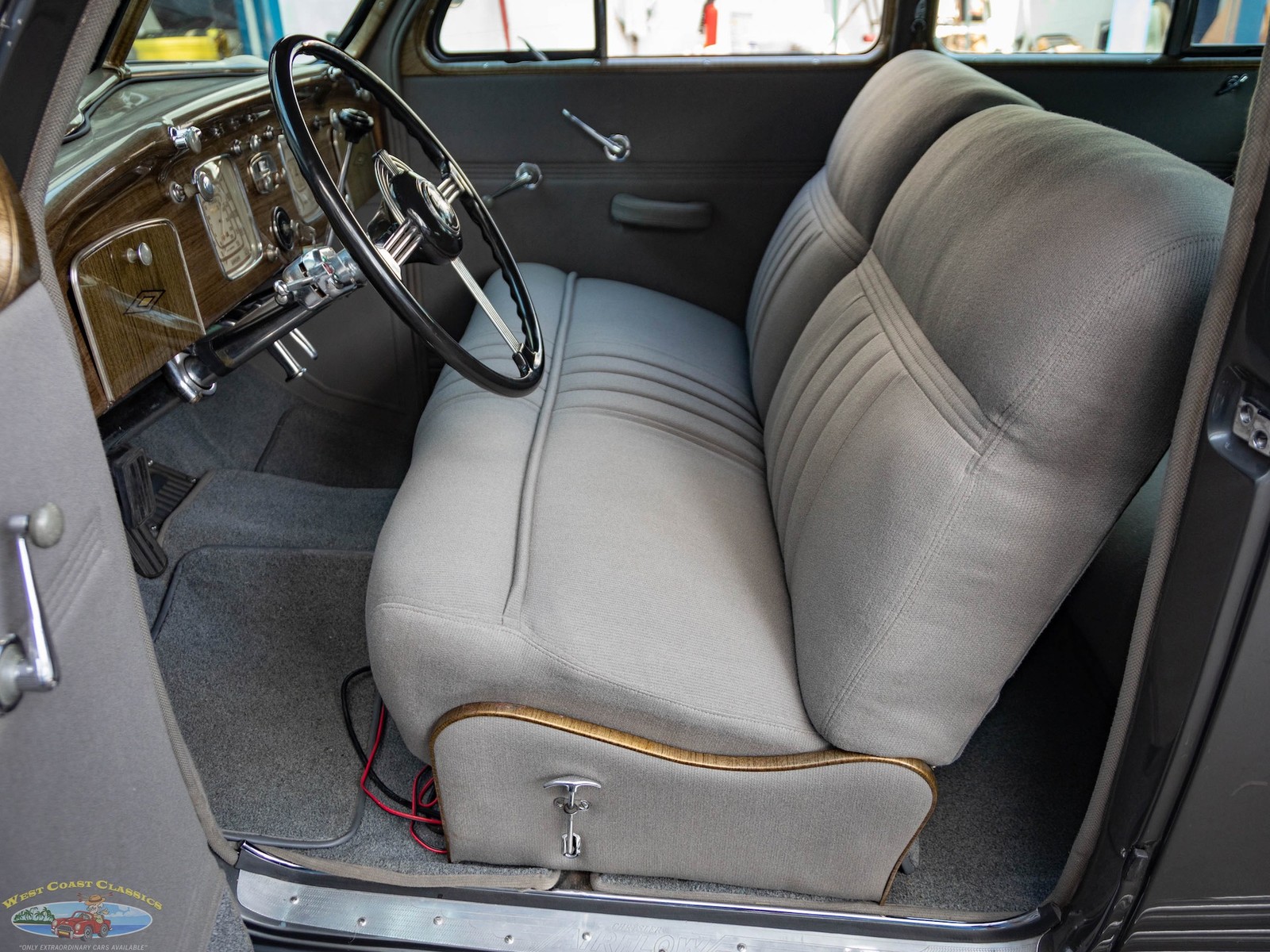 Chrysler-Airflow-Series-C-17-1937-2-Door-Coupe-29