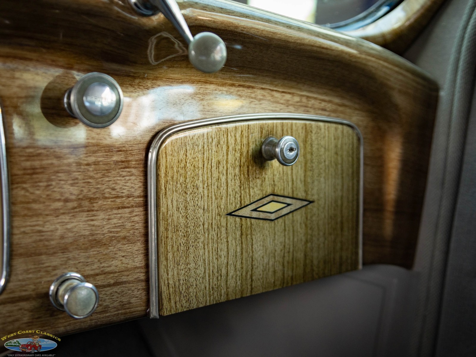 Chrysler-Airflow-Series-C-17-1937-2-Door-Coupe-38