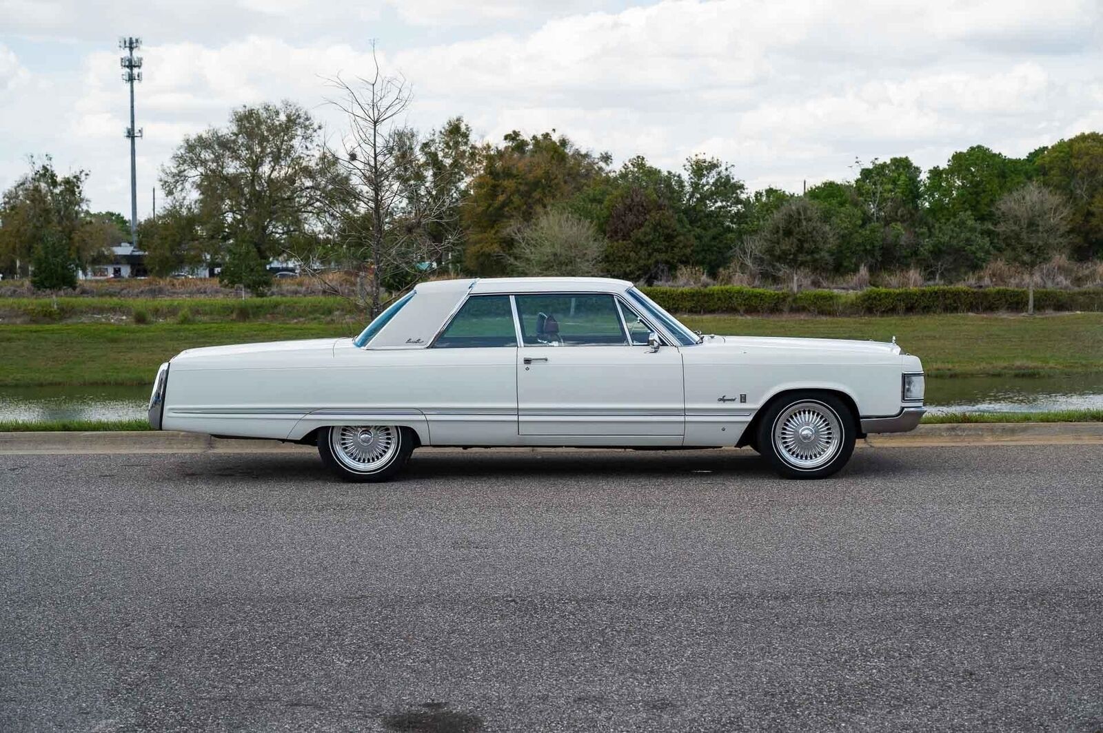 Chrysler-Imperial-1967-2-Door-37