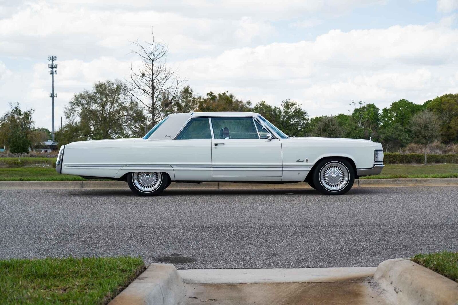 Chrysler-Imperial-1967-2-Door-6
