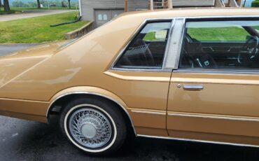 Chrysler-Imperial-1982-2-dr-11