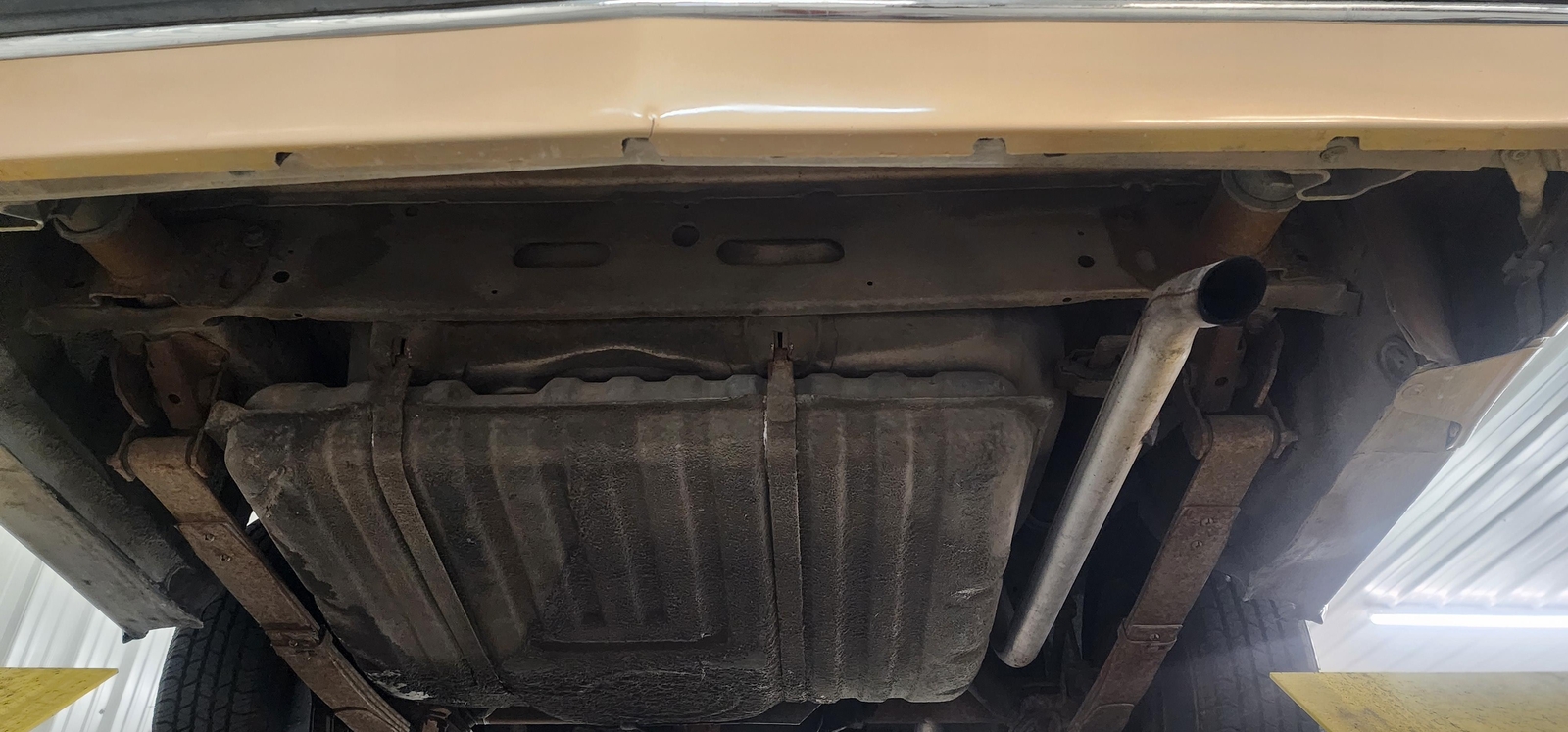 Chrysler-Imperial-1982-2-dr-26