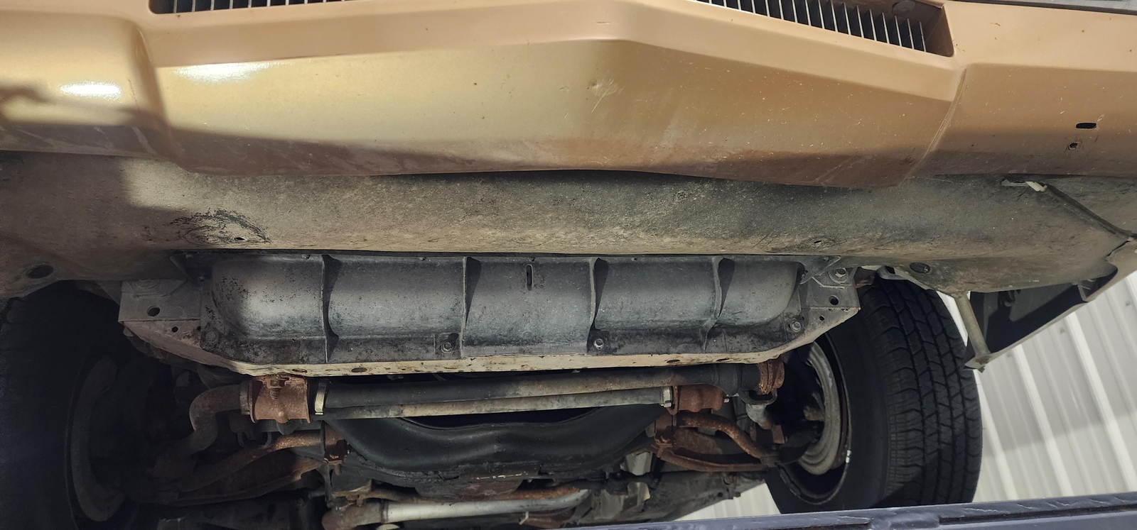 Chrysler-Imperial-1982-2-dr-31