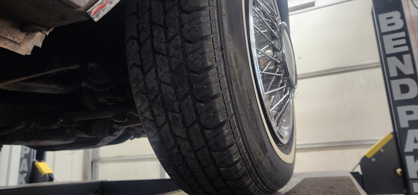 Chrysler-Imperial-1982-2-dr-33