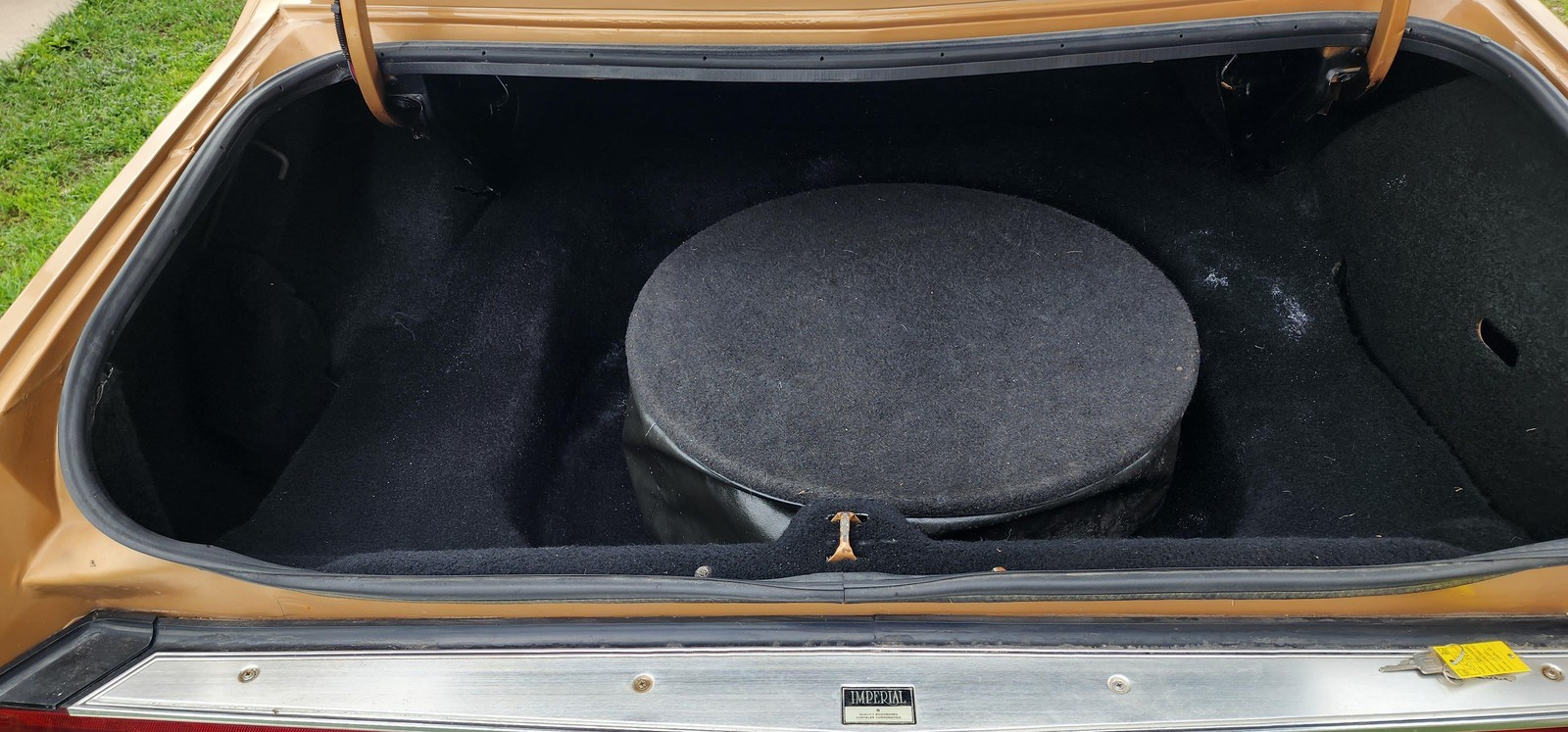 Chrysler-Imperial-1982-2-dr-34