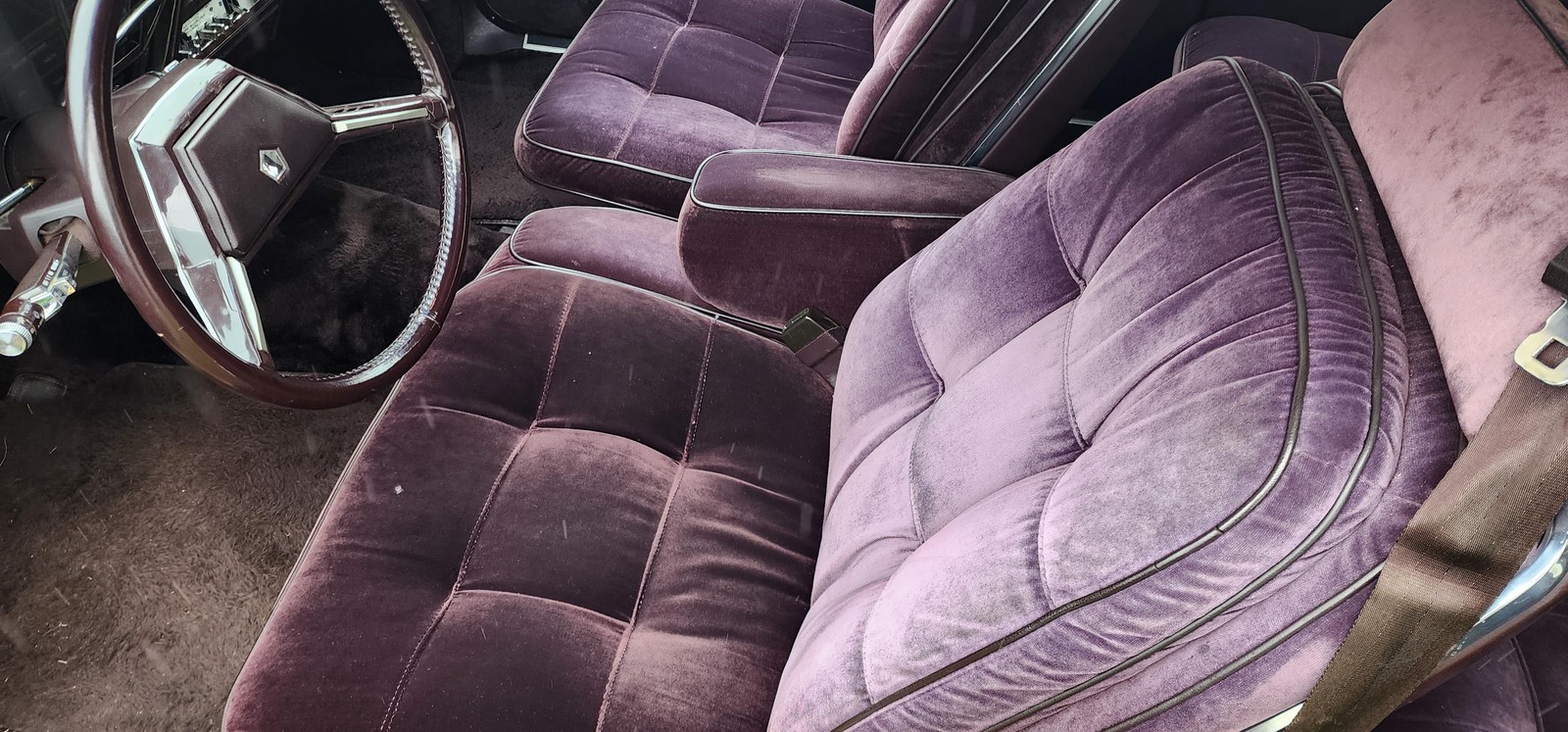 Chrysler-Imperial-1982-2-dr-35