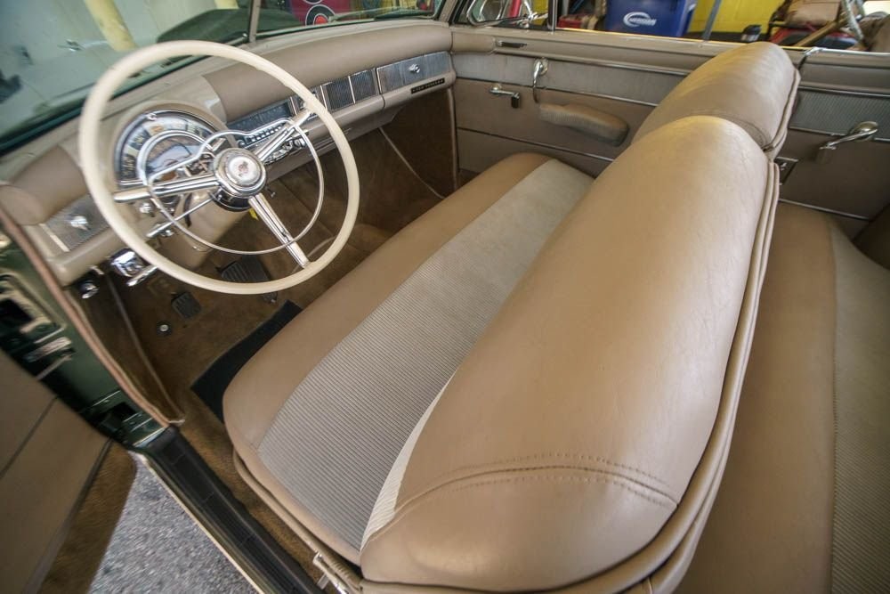 Chrysler-New-Yorker-1951-Convertible-14