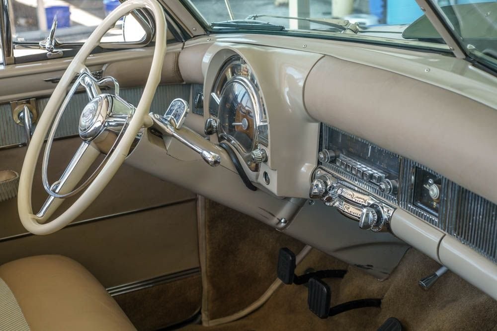 Chrysler-New-Yorker-1951-Convertible-17