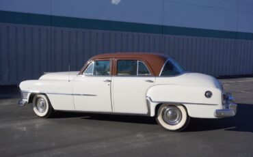 Chrysler-New-Yorker-1952-Sedan-1