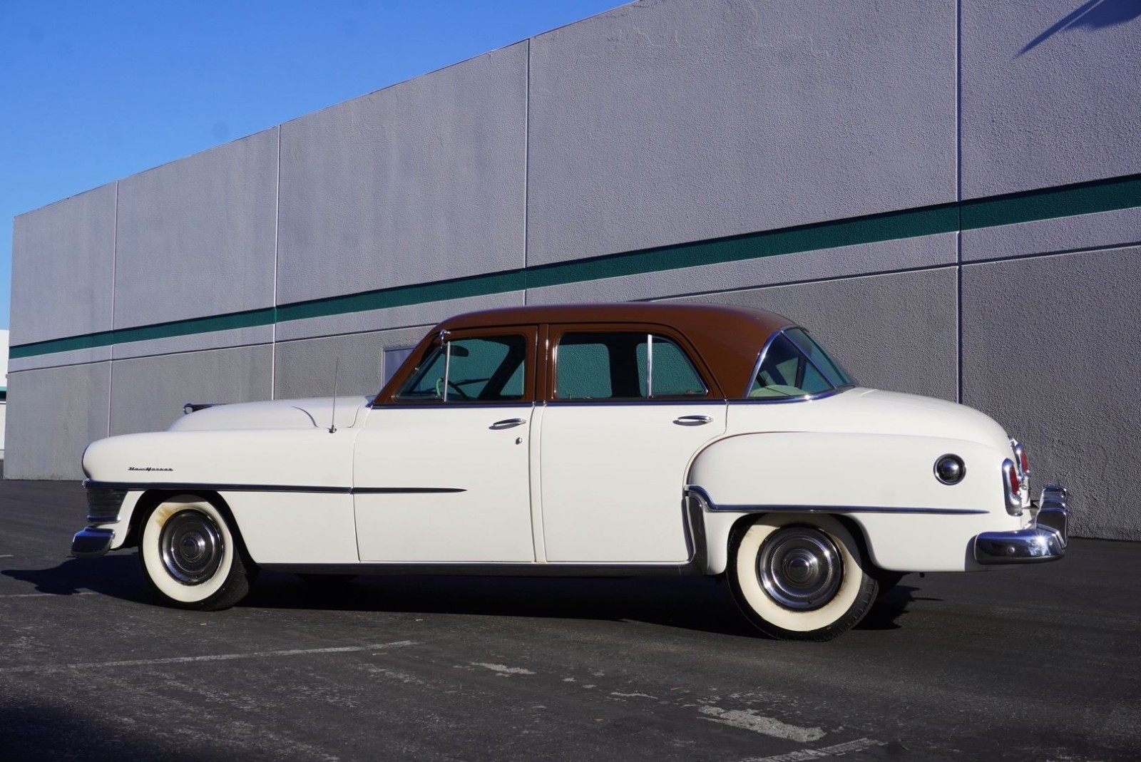 Chrysler-New-Yorker-1952-Sedan-13