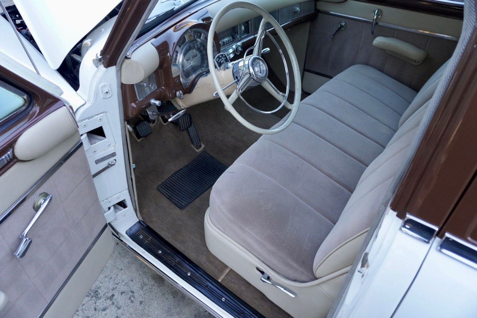 Chrysler-New-Yorker-1952-Sedan-20