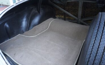 Chrysler-New-Yorker-1952-Sedan-35