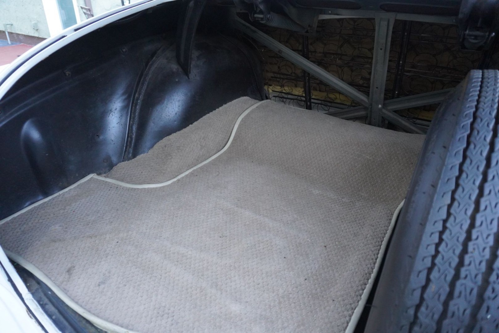 Chrysler-New-Yorker-1952-Sedan-35