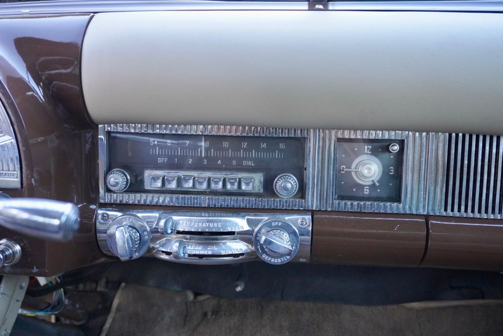 Chrysler-New-Yorker-1952-Sedan-37