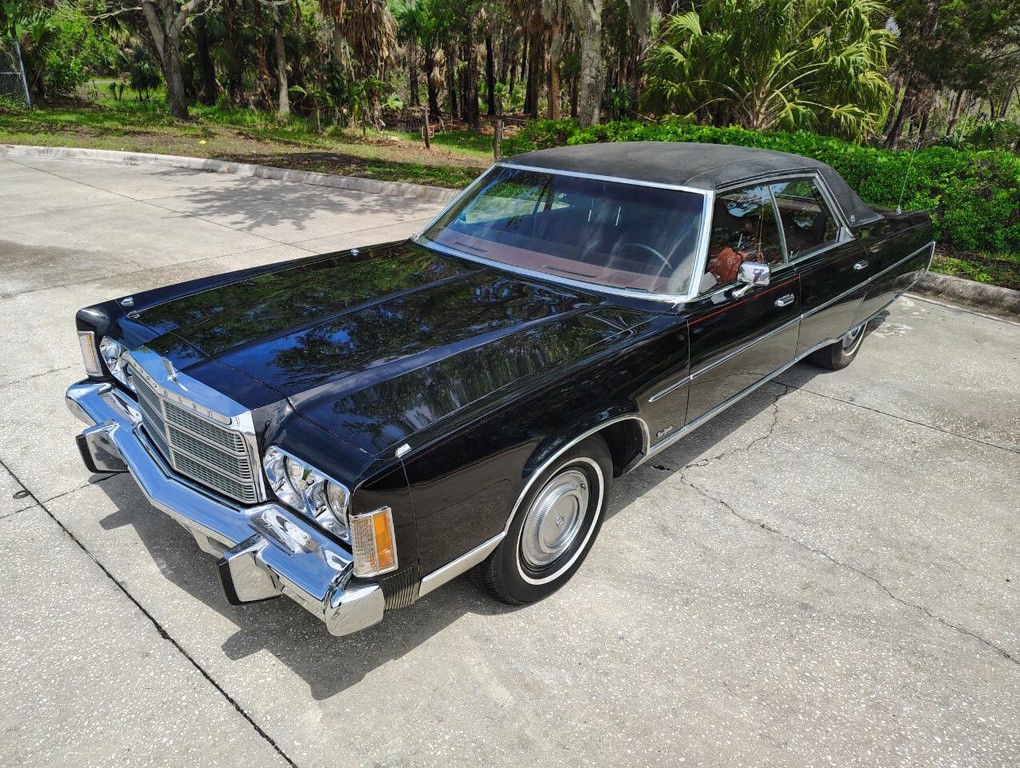 Chrysler-New-Yorker-1975-11