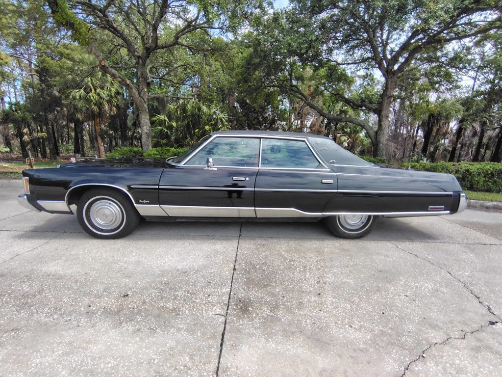 Chrysler-New-Yorker-1975-12