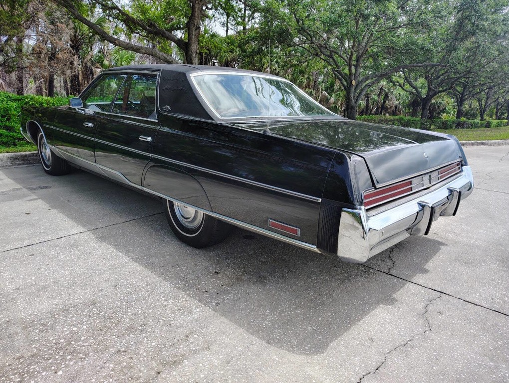 Chrysler-New-Yorker-1975-15
