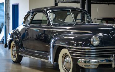 Chrysler-New-Yorker-2-Door-Club-Coupe-1942-2-Door-Coupe-11