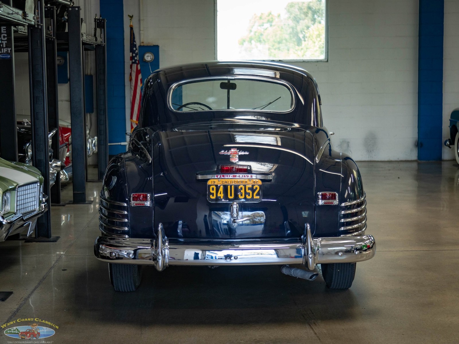 Chrysler-New-Yorker-2-Door-Club-Coupe-1942-2-Door-Coupe-17