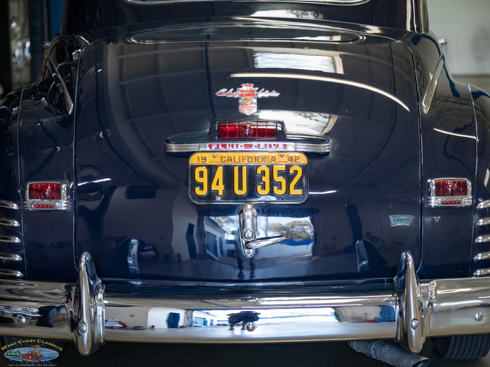 Chrysler-New-Yorker-2-Door-Club-Coupe-1942-2-Door-Coupe-19