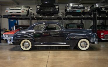 Chrysler-New-Yorker-2-Door-Club-Coupe-1942-2-Door-Coupe-2