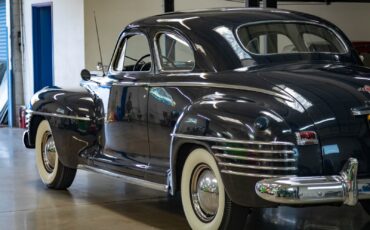 Chrysler-New-Yorker-2-Door-Club-Coupe-1942-2-Door-Coupe-22