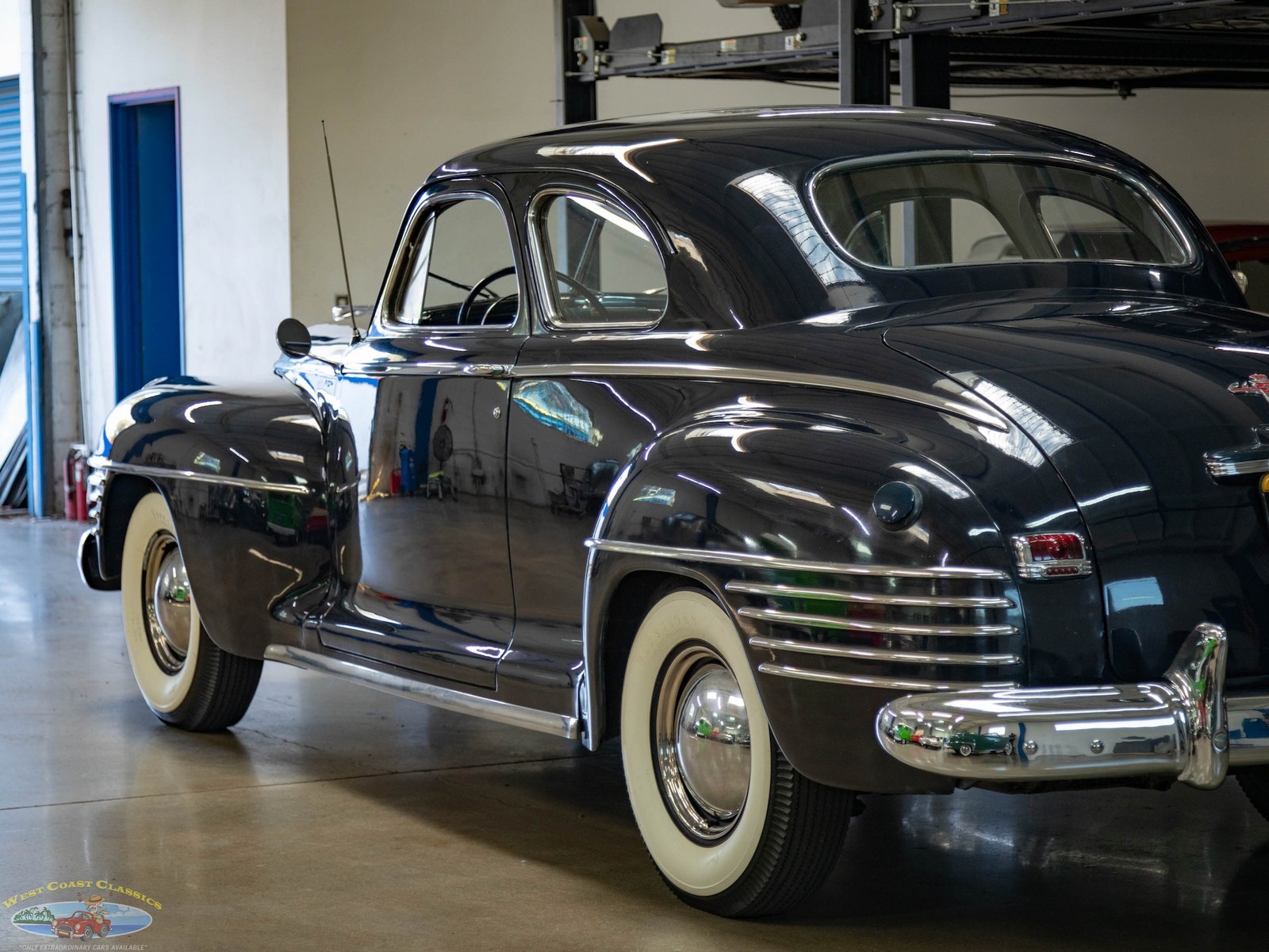 Chrysler-New-Yorker-2-Door-Club-Coupe-1942-2-Door-Coupe-22