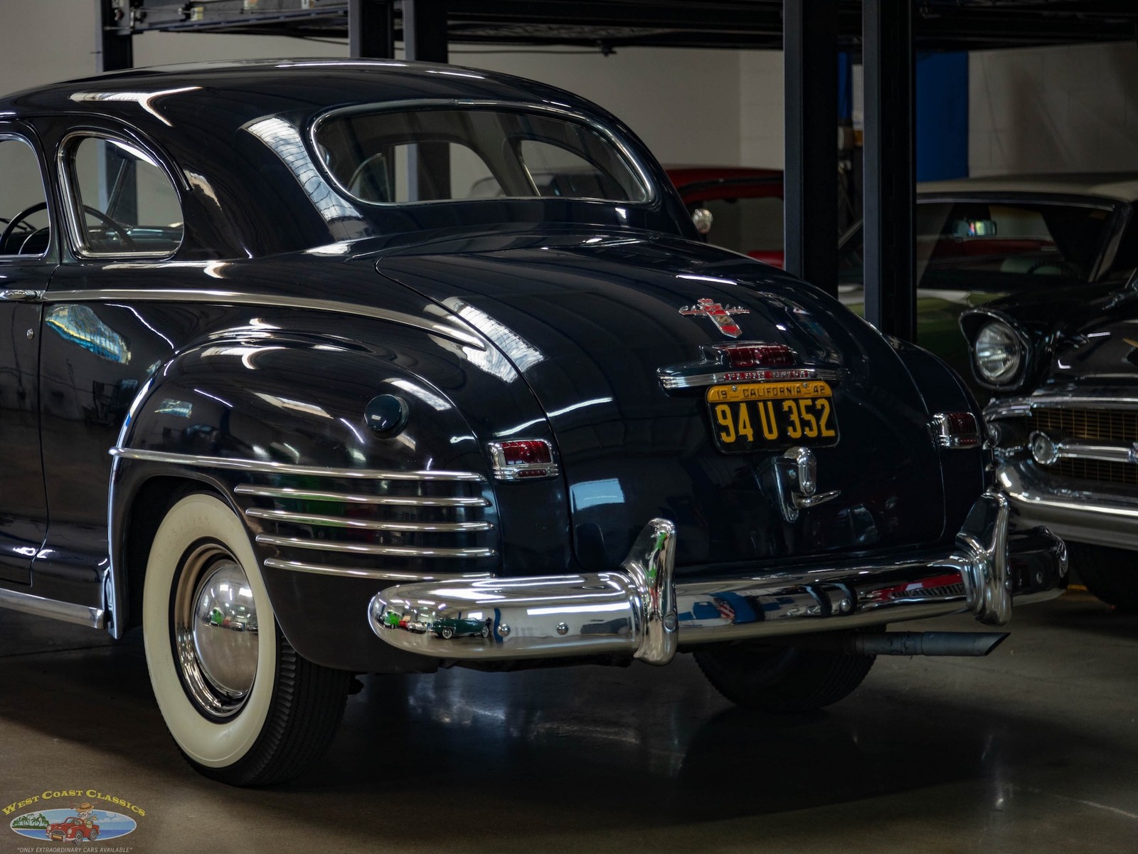 Chrysler-New-Yorker-2-Door-Club-Coupe-1942-2-Door-Coupe-23
